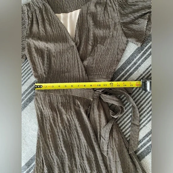Mod Ref Brown gingham wrap dress size medium - Picture 16 of 16